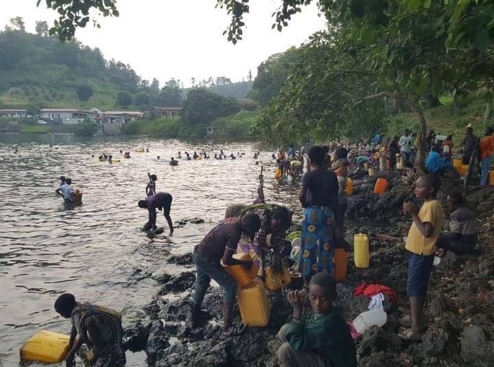 Crowds collecting water at the shore of Lake Kivu, DR Congo