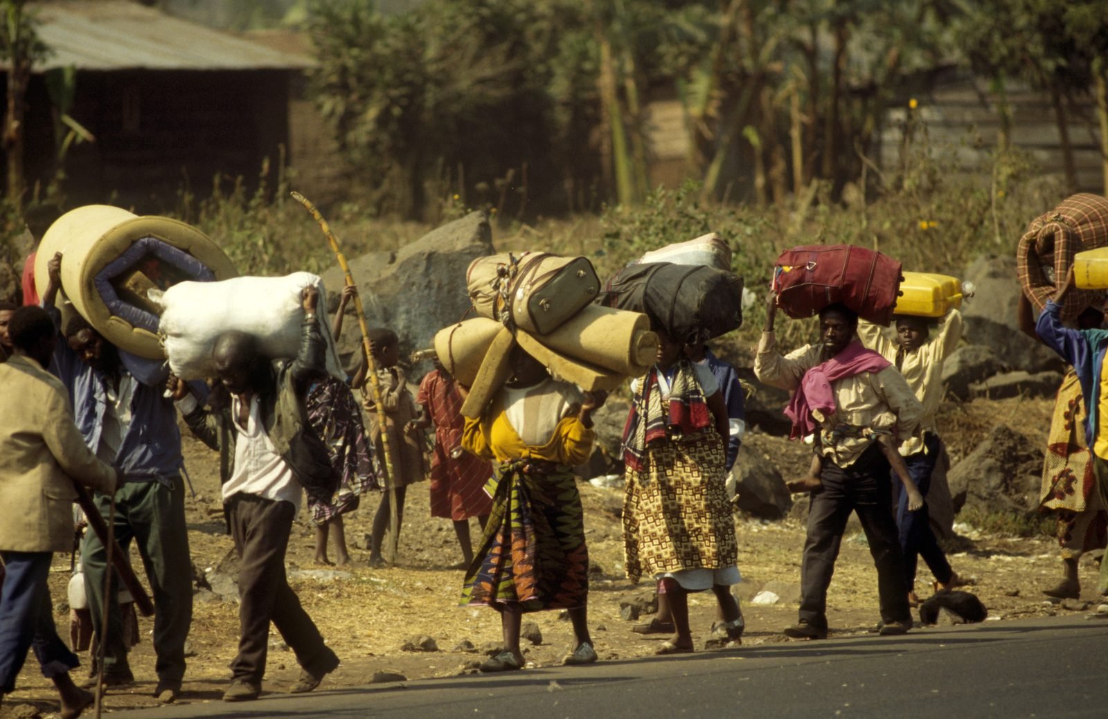 Rwandan refugees walking into Goma carrying their possessions, 1994